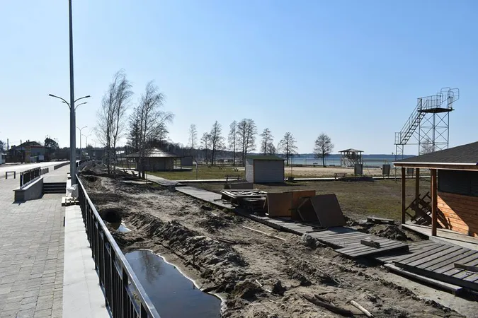 Парасольки, парковка, велосипедна доріжка: як змінився курортний Світязь (фото)