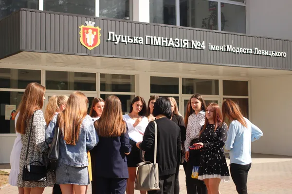 Порожні школи та безлюдні вулиці: як Луцьк святкував 1 вересня (фото)