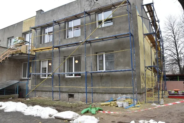 У Луцьку почали ремонтувати заклади освіти (фото)