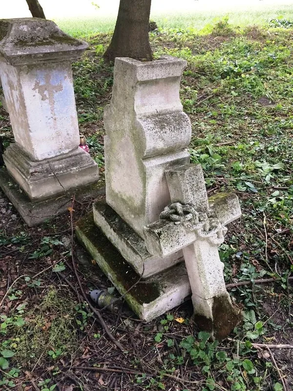 Волиняни впорядкували українські кладовища в Польщі (фото) 