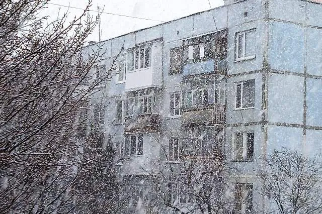 Шалено мете: у Луцьку за лічені хвилини погіршилася погода (відео)