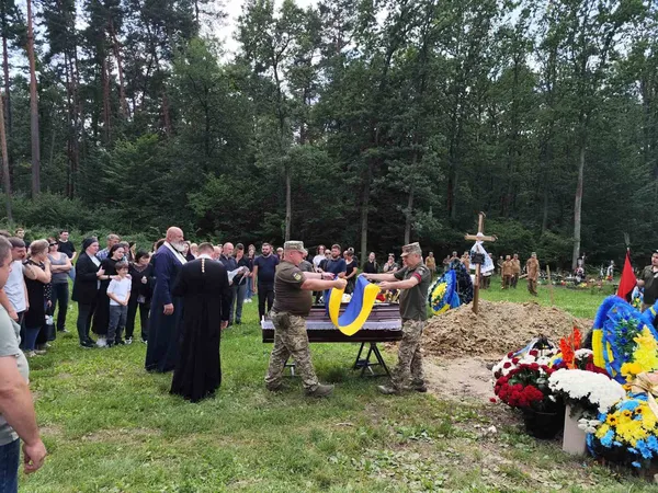 Без батька лишилося двоє синів: у Ківерцях попрощалися з Героєм Петром Низовим (фото)