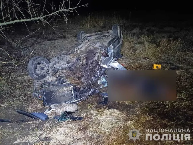 Тіло з авто дістали рятувальники: деталі смертельної ДТП у Луцькому районі (фото)