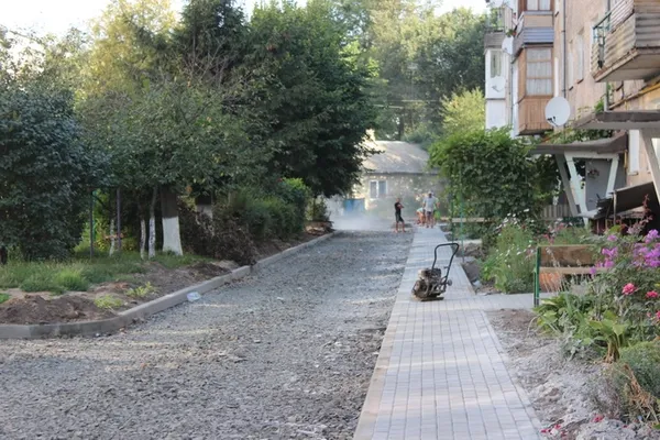 Де в Луцьку ремонтують двори і дороги (фото)
