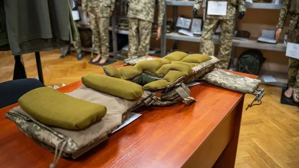 В Міноборони затвердили другий зразок бронежилета для українських захисниць