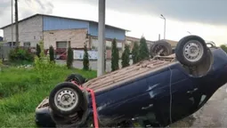 Водій перевищив швидкість: у Нововолинську «лада» перевернулась на дах (фото)