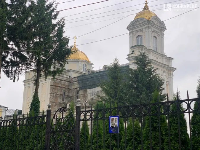 У Луцьку триває реконструкція Свято-Троїцького собору (фото)
