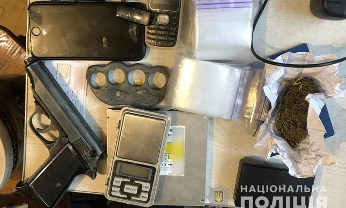 У Луцькому районі злочинці виготовляли й збували великі партії наркотиків (фото, відео)