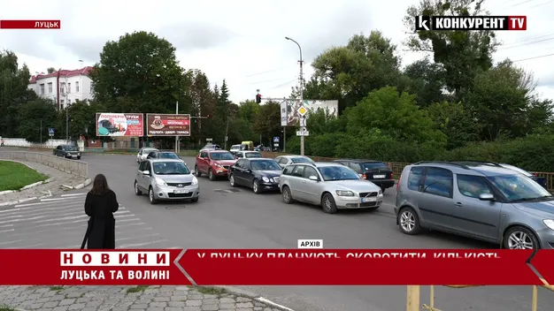 Псують вигляд і відволікають водіїв: у Луцьку візьмуться за білборди (відео)