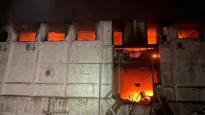 У Дніпрі ворожі безпілотники вдарили по логістичному підприємству (фото)