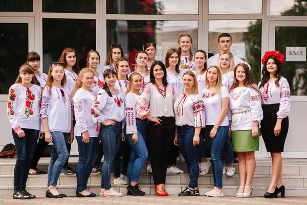 У Луцькому педколеджі відсвяткували День вишиванки (фото)
