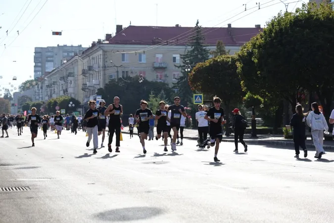 У Луцьку сотні людей бігли в пам’ять про Героїв України (фото)