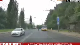 У Луцьку водій маршрутки не пропустив дітей на переході (відео)