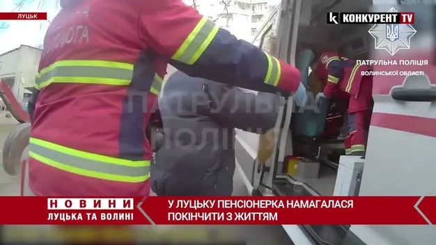 «Може вчинити самогубство»: патрульні на виклику рятували лучанку (відео)