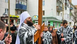 Хресна хода у Луцьку: як пройшла передвеликодня молитва (відео)