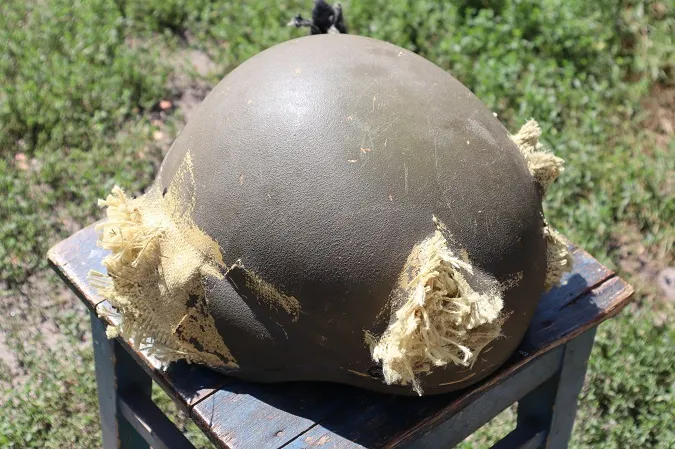 Шокує: показали каску волинського тероборонівця після мінометного обстрілу (фото)