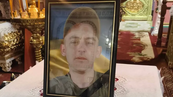 На Камінь-Каширщині попрощалися з воїном Олександром Склезем (фото)