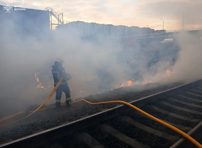 Стовпи вогню – гігантські: Волинь охопили масові пожежі (фото)