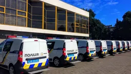 Центральну площу Луцька "перекрили" два десятки поліцейських авто