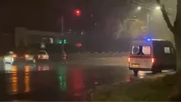 У Луцьку 18-річний мотоцикліст стукнувся з авто: хлопець у лікарні (відео)