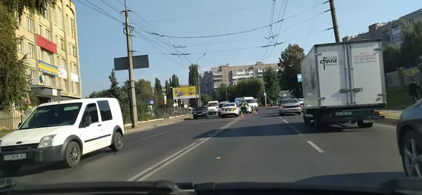 На Конякіна у Луцьку сталася аварія: рух ускладнений (фото)