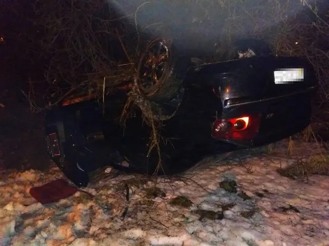 В Іваничівському районі п’яний водій з’їхав з дороги і перевернувся