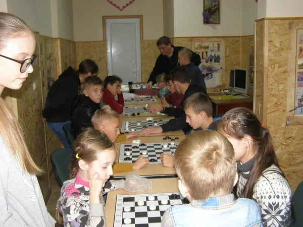 Луцький спортклуб «Стріла» отримав  нові столи (фото)