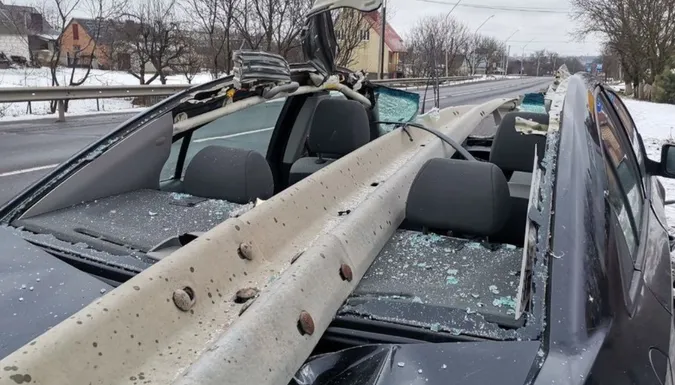Заснув за кермом: деталі ДТП у Липинах, в якій відбійник наскрізь проштрикнув авто