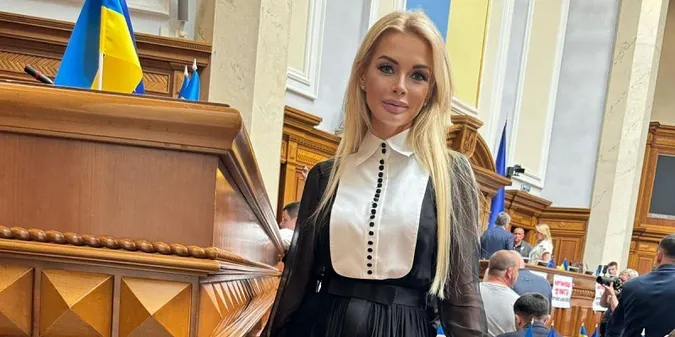 У Раді під аплодисменти позбавили повноважень депутатку Ірину Кормишкіну