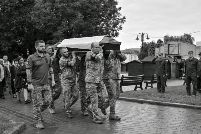 У Луцьку попрощалися із загиблим під Ямполем Дмитром Пержилом (фото)