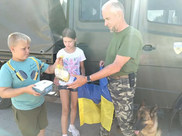 Мама – на передовій: у Ківерцях 12-річна переселенка з другом зібрали 7 тисяч для ЗСУ