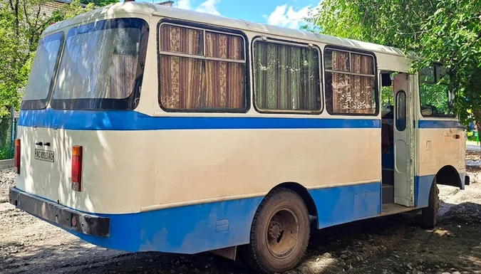 Луцьком досі їздить раритетний синій «таджик» (фото)