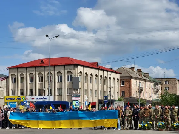 У Ковелі попрощалися з 35-річним сержантом поліції Дмитром Сергієнком (фото)