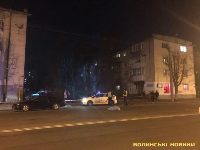 Взуття відлетіло на інший бік дороги: у Луцьку на смерть збили чоловіка