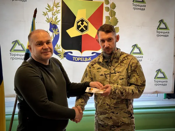 «Сталеву Сотку» нагородили медалями за оборону Торецька (фото)