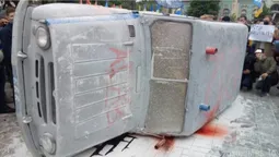 На мітингу проти Авакова в Києві підпалили «бобік» (ФОТО, ВІДЕО)