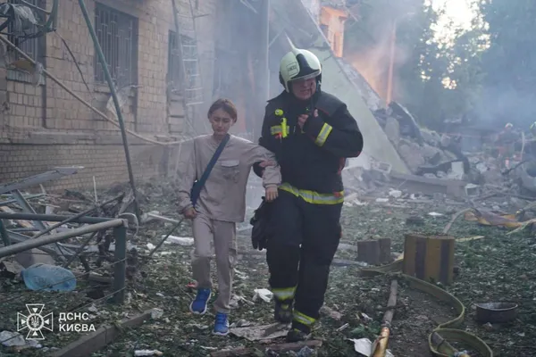 Росіяни вночі завдали комбінованого удару по Києву: є загиблі та поранені (оновлено)