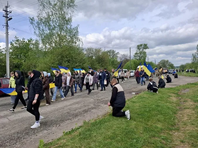У рідному селі на Волині попрощалися з загиблим на Донеччині воїном Петром Олендром