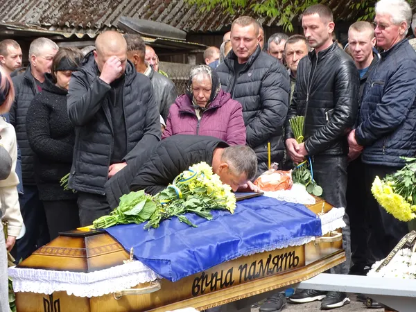 На Волині попрощалися з полеглим воїном Володимиром Кміном (фото)