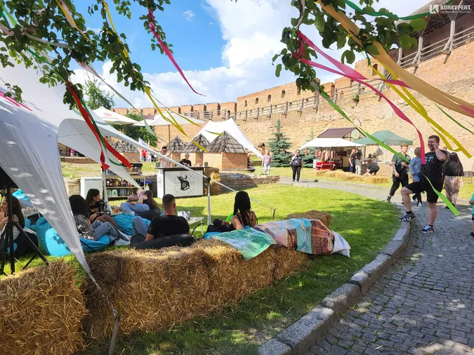 «ЛюбART Fest» у Луцькому замку: що там відбувається (фоторепортаж)