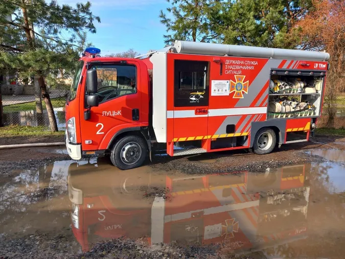 На Волині рятувальники в одному місці лили воду, а в інших – відкачували (фото)