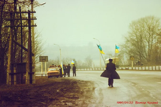 Луцький фотохудожник показав, яким був День злуки 29 років тому