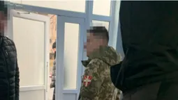 Допомагав «косити»: на Волині чиновник військкомату брав хабарі від призовників (фото, відео)