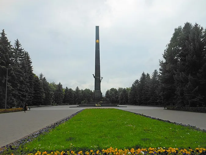 Підлітків проганятимуть від Меморіалу Вічної Слави у Луцьку (відео)