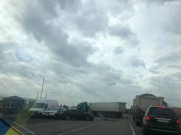 На об’їзній у Рованцях – масштабна аварія (фото, відео)