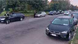 У Луцьку мунвартівці «ганяли» паркохамів біля авторинку (фото, відео)
