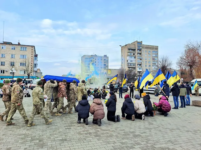 Близькі не хотіли вірити: у Ковелі попрощалися із воїном Ігорем Мацком (фото)