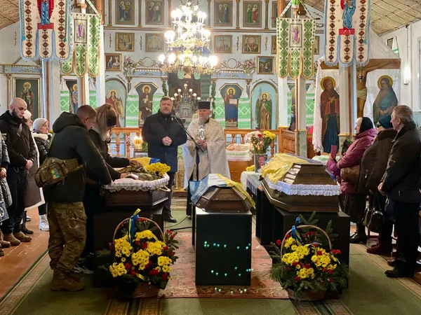 На Волині провели в останню дорогу Олександра Карабіна та Володимира Кузьменка