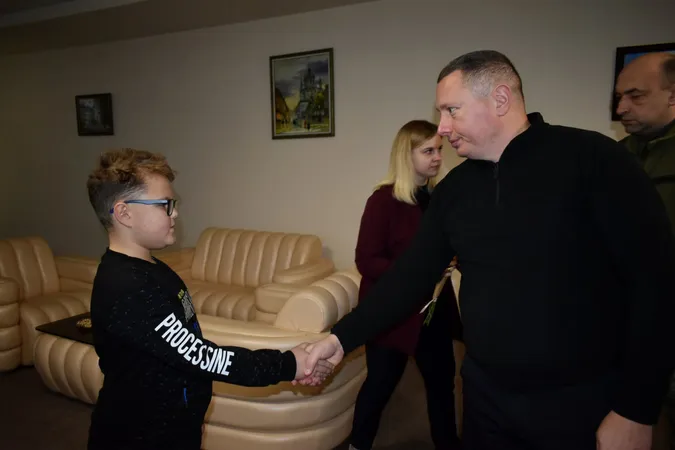 У Луцьку рідним загиблого на війні Героя вручили його орден (фото)