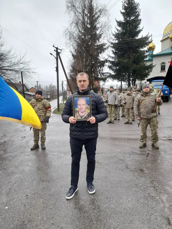 Вірив у перемогу та наближав її: в Торчинській громаді провели в останню дорогу Юрія Ковальського (фото)